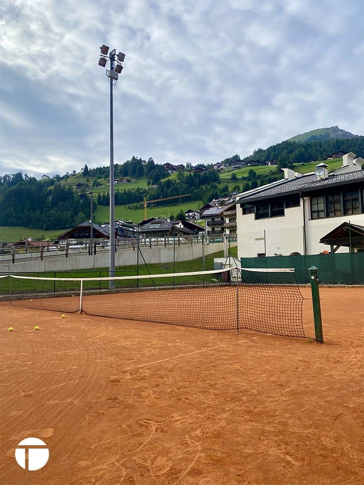 Campo da tennis di Santa Cristina, Val Gardena, in provincia di Bolzano | Tennis On Court | Il tennis da un altro punto di vista.