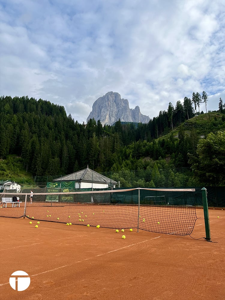 Campo da tennis di Santa Cristina, Val Gardena, in provincia di Bolzano | Tennis On Court | Il tennis da un altro punto di vista.