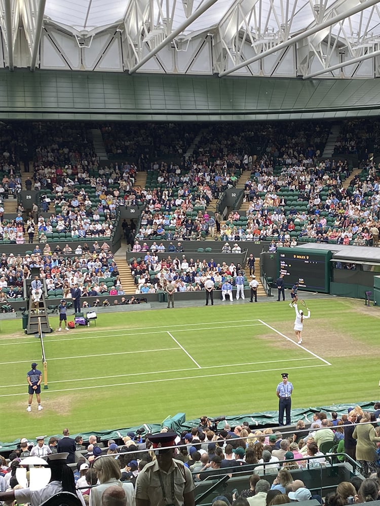 Donna Vekic in azione contro Lulu Sun nei quarti di finale di Wimbledon. Campo da tennis Court No. 1 di Wimbledon a Londra | Tennis On Court | Il tennis da un altro punto di vista.