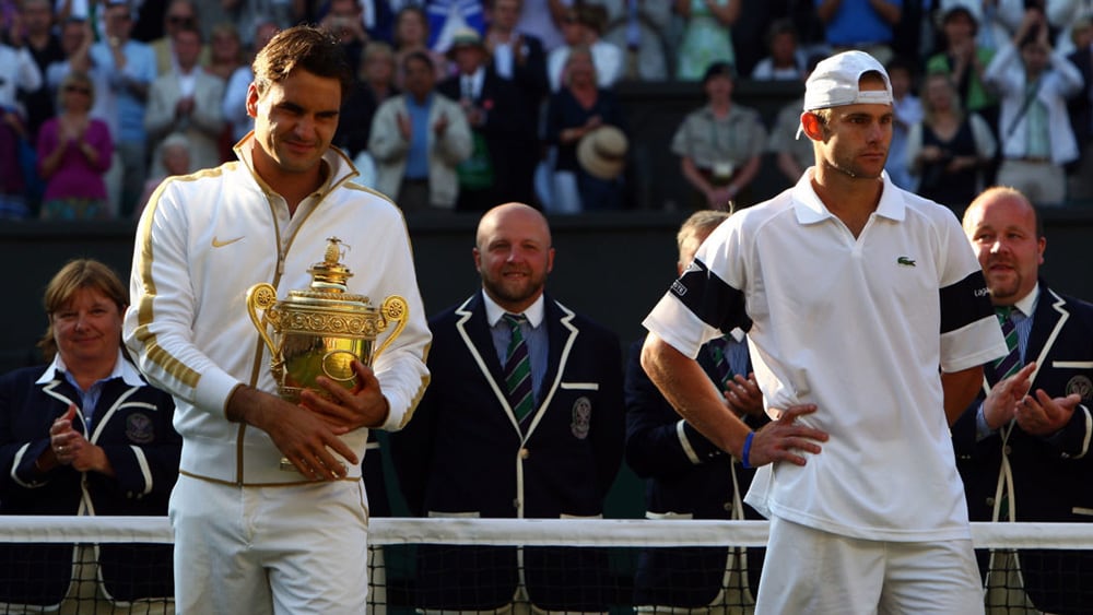 Roddick e Federer alla premiazione di Wimbledon nel 2009 | Tennis On Court | Sito di informazione tennistica